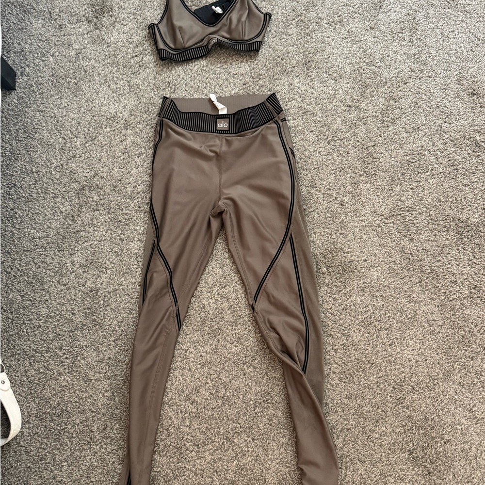 ALO Yoga Women's Taupe Leggings with Black Accents